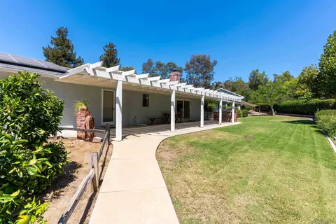 Exterior - 1044 Capra Way, Fallbrook, CA 92028 photo 4 of 10