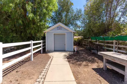 Exterior - 1044 Capra Way, Fallbrook, CA 92028 photo 5 of 10