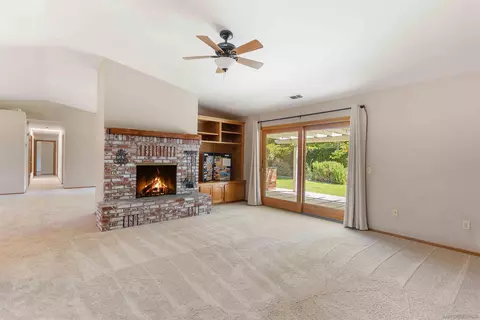 Living - 1044 Capra Way, Fallbrook, CA 92028 photo 2 of 3