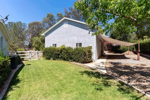 Exterior - 1044 Capra Way, Fallbrook, CA 92028 photo 6 of 10