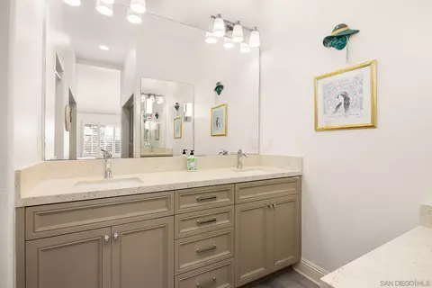 Bath - 4950 Galicia Way, Oceanside, CA 92056 photo 2 of 3