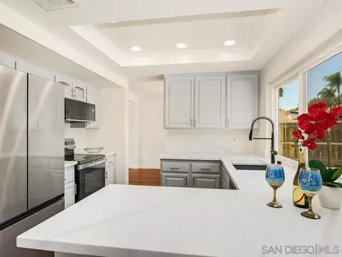 Kitchen - 14302 Sandown, Poway, CA 92064 photo 4 of 5