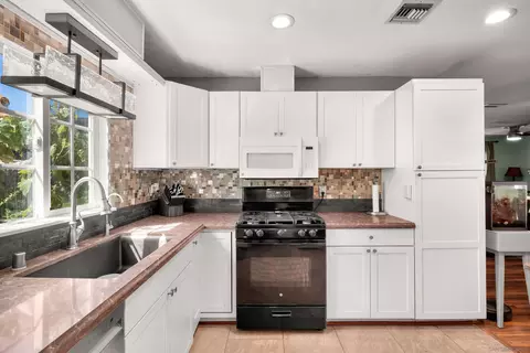 Kitchen - 534 Bruma Ct, Spring Valley, CA 91977 photo 2 of 3