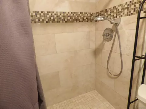 Bath - 2368 Torrey Pines Rd #66, La Jolla, CA 92037 photo 2 of 2
