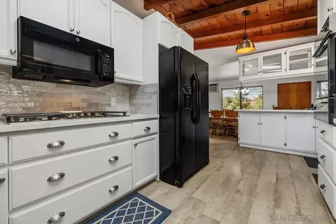 Kitchen - 11355 Eucalyptus Hls, Lakeside, CA 92040 photo 3 of 3