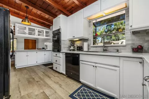 Kitchen - 11355 Eucalyptus Hls, Lakeside, CA 92040 photo 2 of 3