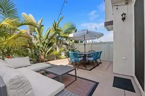 Exterior - 382 Carmel Creeper Pl, Encinitas, CA 92024 photo 4 of 11