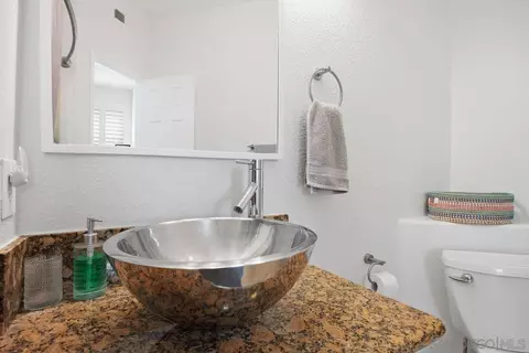 Bath - 382 Carmel Creeper Pl, Encinitas, CA 92024 photo 4 of 5