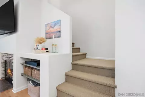 Entry Way - 382 Carmel Creeper Pl, Encinitas, CA 92024 photo 3 of 4