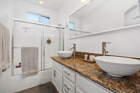 Bath - 382 Carmel Creeper Pl, Encinitas, CA 92024 photo 5 of 5