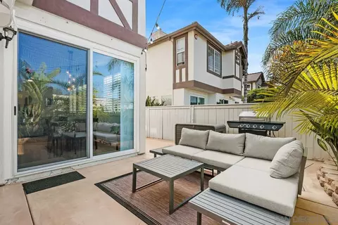 Exterior - 382 Carmel Creeper Pl, Encinitas, CA 92024 photo 7 of 11
