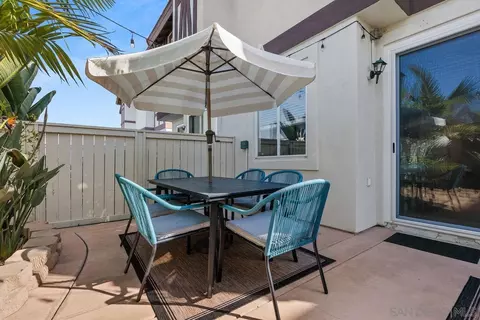 Exterior - 382 Carmel Creeper Pl, Encinitas, CA 92024 photo 5 of 11