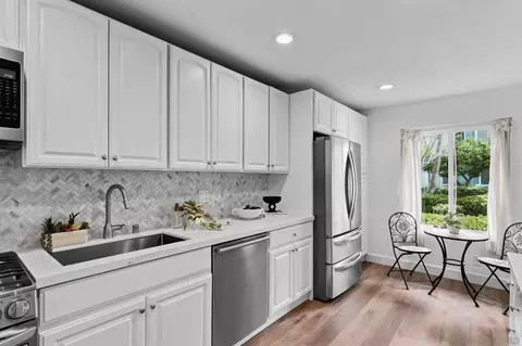 Kitchen - 13754 Mango Dr #103, Del Mar, CA 92014 photo 5 of 5