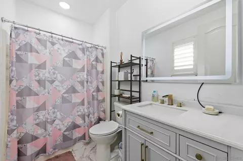 Bath - 3520 Cockatoo Ct, Oceanside, CA 92057 photo 2 of 4
