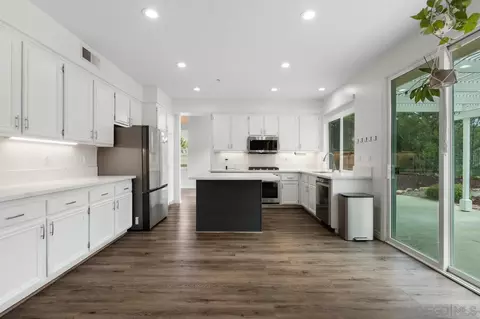 Kitchen - 2201 Orange Grove Pl, Escondido, CA 92027 photo 10 of 12