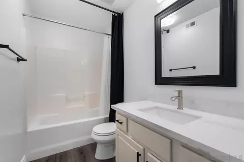 Bath - 2201 Orange Grove Pl, Escondido, CA 92027 photo 1 of 10