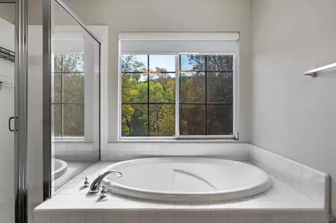 Bath - 2201 Orange Grove Pl, Escondido, CA 92027 photo 4 of 10