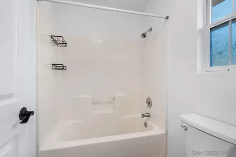 Bath - 2201 Orange Grove Pl, Escondido, CA 92027 photo 9 of 10
