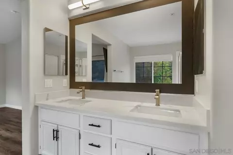 Bath - 2201 Orange Grove Pl, Escondido, CA 92027 photo 7 of 10