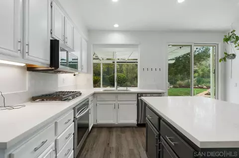 Kitchen - 2201 Orange Grove Pl, Escondido, CA 92027 photo 9 of 12