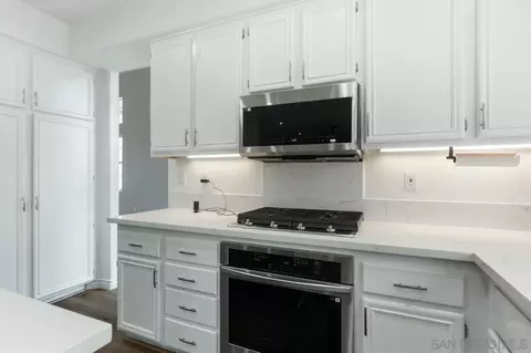 Kitchen - 2201 Orange Grove Pl, Escondido, CA 92027 photo 8 of 12