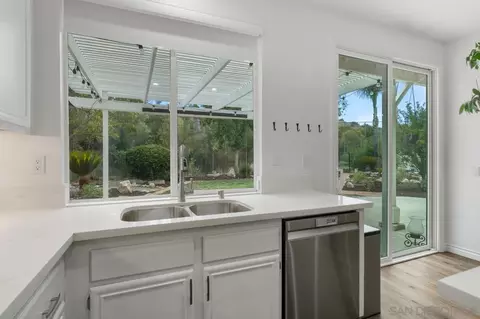 Kitchen - 2201 Orange Grove Pl, Escondido, CA 92027 photo 7 of 12