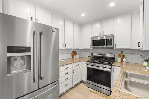 Kitchen - 522 Calle Montecito #114, Oceanside, CA 92057 photo 2 of 2