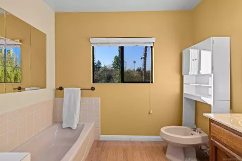 Bath - 23746 Barona Mesa, Ramona, CA 92065 photo 5 of 6