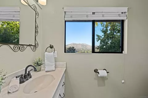 Bath - 23746 Barona Mesa, Ramona, CA 92065 photo 3 of 6