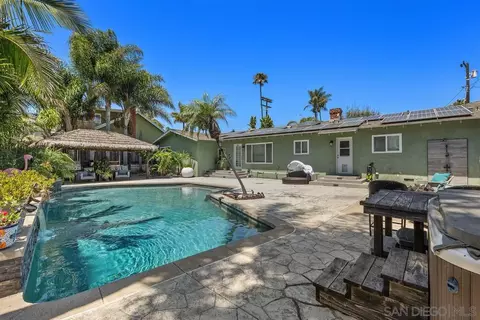 Exterior - 1431 Kurtz St, Oceanside, CA 92054 photo 5 of 8