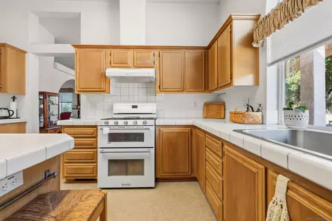 Kitchen - 39506 S Clement St, Boulevard, CA 91905 photo 3 of 4