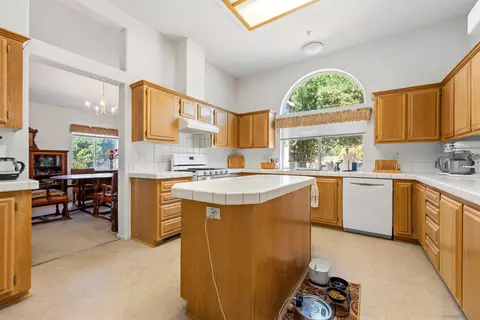 Kitchen - 39506 S Clement St, Boulevard, CA 91905 photo 1 of 4