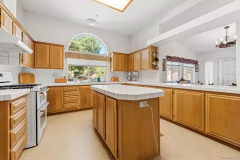 Kitchen - 39506 S Clement St, Boulevard, CA 91905 photo 2 of 4