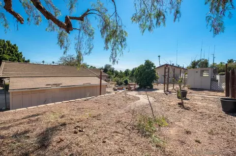 Exterior - 1242 Hillcrest Ln, Fallbrook, CA 92028 photo 16 of 19