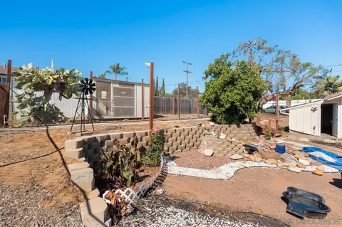 Exterior - 1242 Hillcrest Ln, Fallbrook, CA 92028 photo 12 of 19