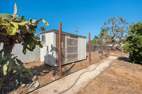 Exterior - 1242 Hillcrest Ln, Fallbrook, CA 92028 photo 13 of 19