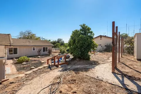 Exterior - 1242 Hillcrest Ln, Fallbrook, CA 92028 photo 15 of 19