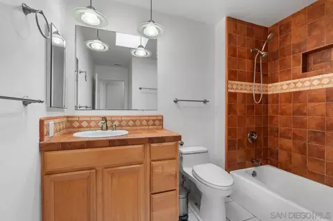 Bath - 1242 Hillcrest Ln, Fallbrook, CA 92028 photo 1 of 4