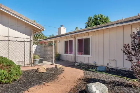 Exterior - 1242 Hillcrest Ln, Fallbrook, CA 92028 photo 9 of 19