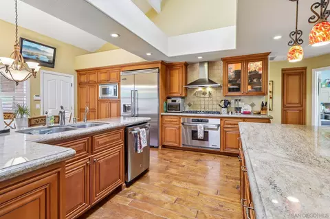 Kitchen - 9086 Hunter Pass, Alpine, CA 91901 photo 4 of 6