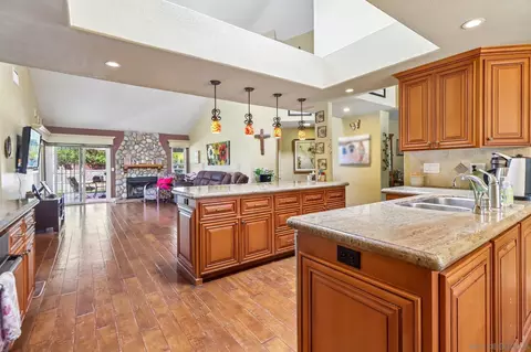 Kitchen - 9086 Hunter Pass, Alpine, CA 91901 photo 2 of 6