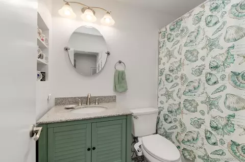 Bath - 4701 Date Ave #423, La Mesa, CA 91942 photo 2 of 2