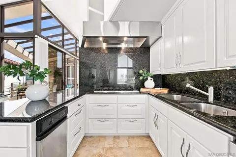 Kitchen - 25 The Pt, Coronado, CA 92118 photo 3 of 4