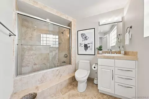 Bath - 25 The Pt, Coronado, CA 92118 photo 4 of 5