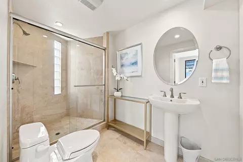 Bath - 25 The Pt, Coronado, CA 92118 photo 3 of 5