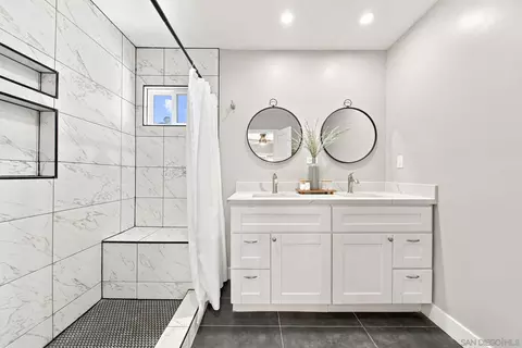 Bath - 8661 Valencia St, Spring Valley, CA 91977 photo 2 of 3