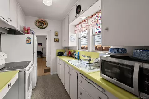 Kitchen - 450 J, Coronado, CA 92118 photo 1 of 3