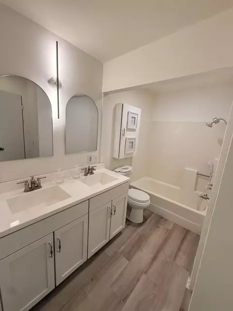 Bath - 265 Riverview Way, Oceanside, CA 92057 photo 2 of 2