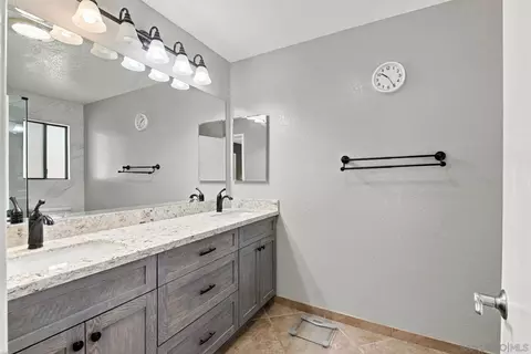 Bath - 25766 Caryn Ct, Ramona, CA 92065 photo 2 of 3