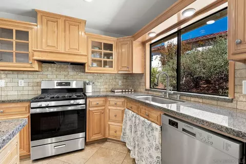 Kitchen - 25766 Caryn Ct, Ramona, CA 92065 photo 5 of 5